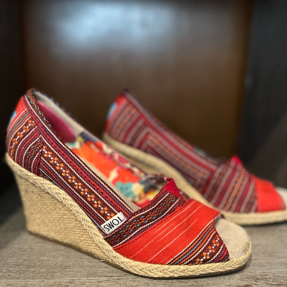 TOMS Women's Classic Wedge Multicolor Red Shoes SIZE 6